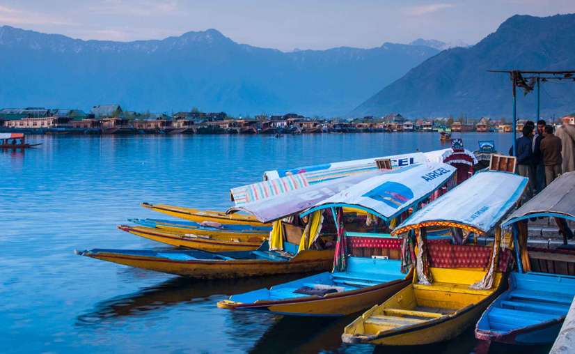 How to reach Dal Lake?