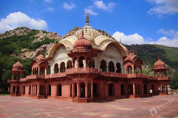 4. Moosi Maharani Ki Chhatri