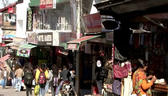 Kulri Bazaar Mussoorie market.