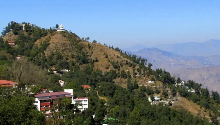 Camel’s Back Road Mussoorie with scenic hill views and surrounding greenery