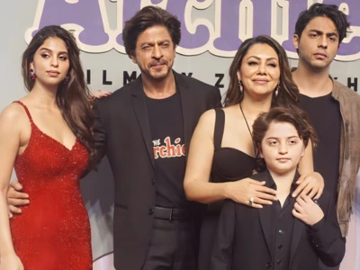 Shah Rukh Khan with his wife and children