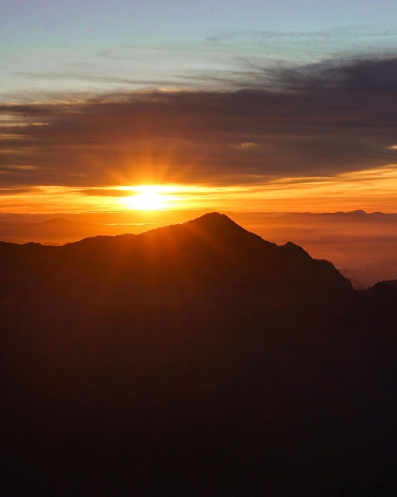 Sunrise view points in Kausani offering golden Himalayan mountain views