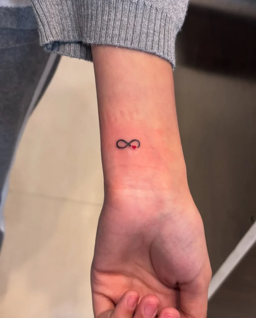 Minimalist Infinity Symbol 