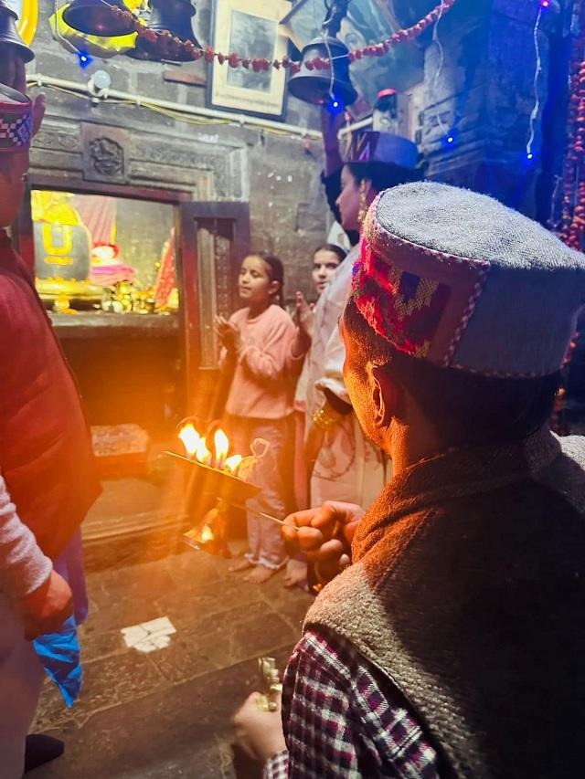 Offer Prayers to Lord Shiva